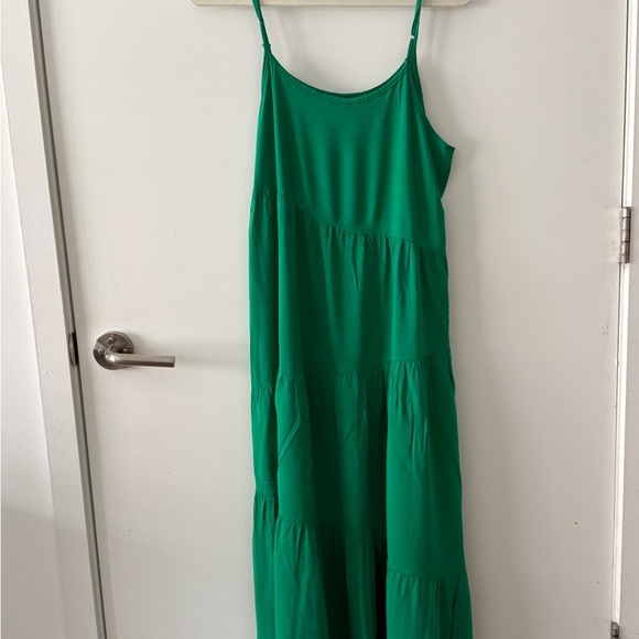 Elegant Green Spaghetti Strap Dress - Picture 2 of 3